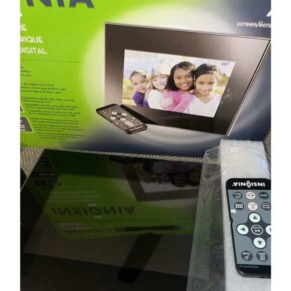 Insignia Digital Picture Frame Format Screen 7" NS-DPFO712G 128MG Tested - Picture 3 of 5